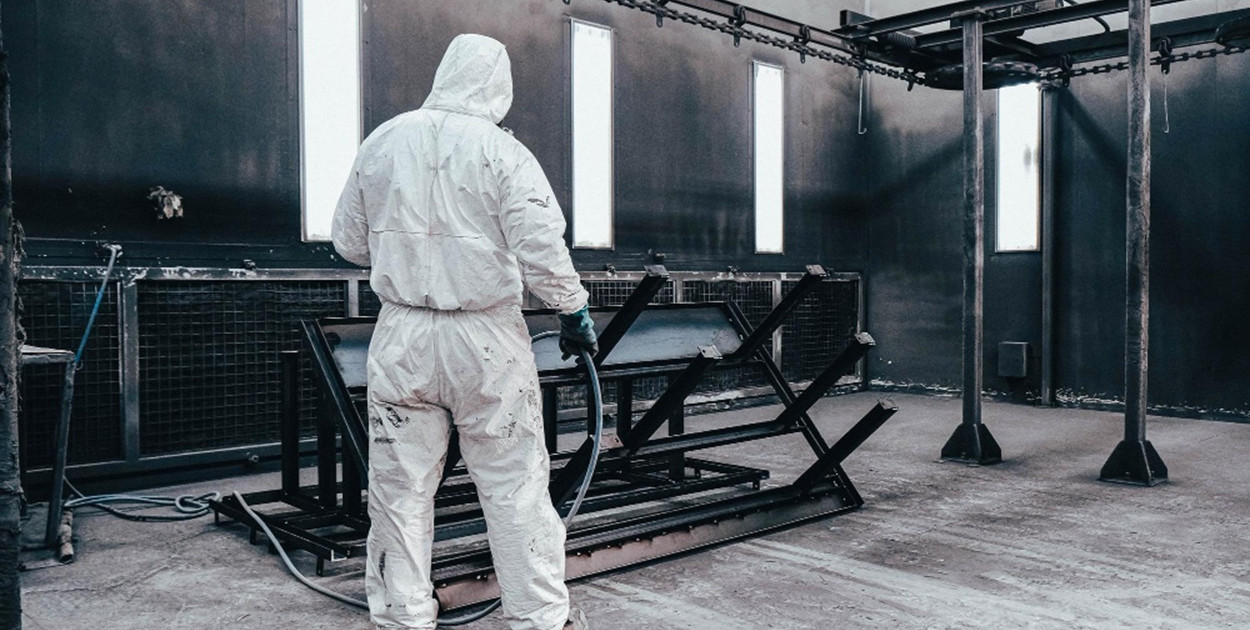 Profesjonalne lakiernictwo przemysłowe – w jakich branżach znajduje zastosowanie?