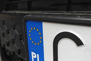 Rejestracja auta przez internet i koniec z przynoszeniem tablic. Rząd przyjął...-8842