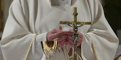 Nowa danina na Kościół? Pieniądze mają być pobierane prosto z pensji-9060
