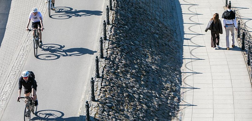 Polacy szukają alternatyw dla rosnących kosztów transportu. Na popularności zyskuj